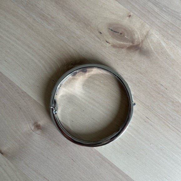 BRAND NEW Belle Etoile Bangle with Music Notes - Picture 3 of 5